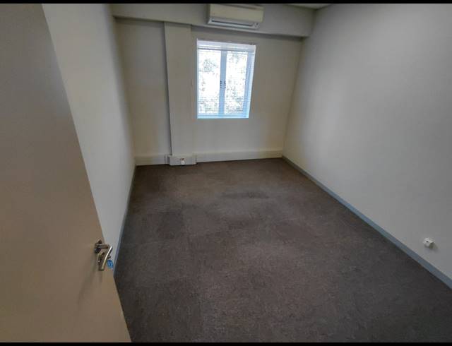 224M² OFFICE TO LET IN FOURWAYS